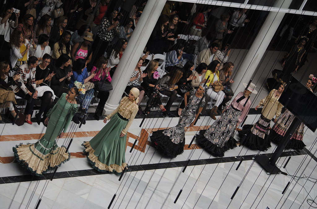 La elegancia de “una mujer amazona” en la pasarela de Code41 Talent